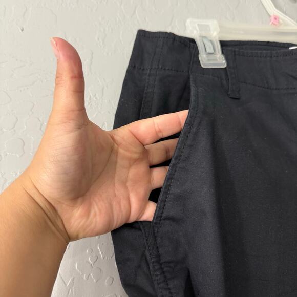 Gap 9" Downtown Khaki Bermuda Shorts, Black, 8, 743613 - Picture 4 of 7
